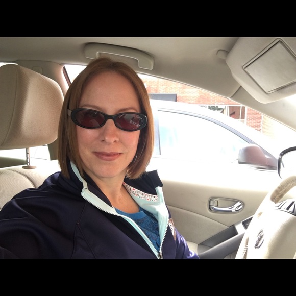 Meet your Posher, Kristine - Picture 1 of 1